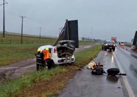 Rio Brilhante - Colisão entre dois carros na BR 163 deixa motoristas feridos (Fotos)