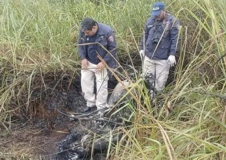 Homem é assassinado e corpo queimado ao lado de moto na fronteira com o MS