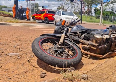 Motociclista 'rampa' em quebra-molas, é arremessado e fica em estado grave