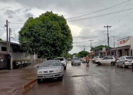 Itaporã: frente fria mantém tempo instável neste domingo, com chuva e possibilidade de temporais