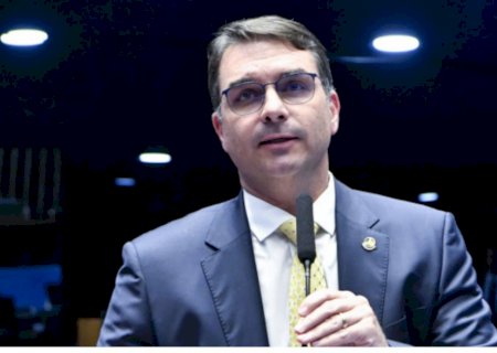 Flávio Bolsonaro elogia Mendonça por investigação do Master e cobra abertura de CPMI