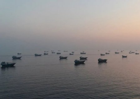 Primeiros navios-tanque atravessam estreito após acordo com Irã
