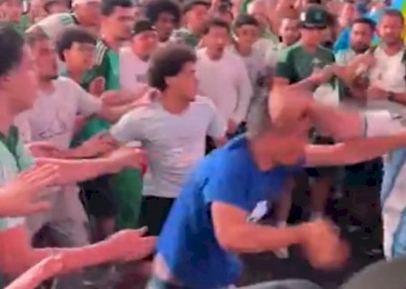 Torcedores de Argentina e Argélia brigam na Times Square; veja o vídeo