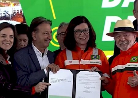 Lula assina retomada de fábrica de fertilizantes em MS e critica quem defende "vender" a Petrobras