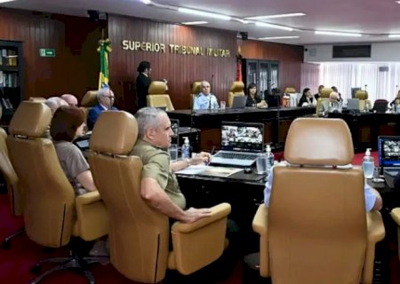 STM mantém ministro em julgamento de perda de patente de Bolsonaro
