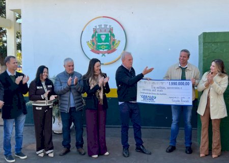 Itaporã - Deputado Geraldo Resende entrega cheque para construção da Casa do Autista e