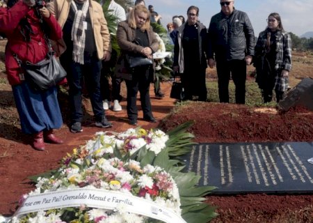 Restos mortais de Grenaldo Silva, morto pela ditadura, são sepultados