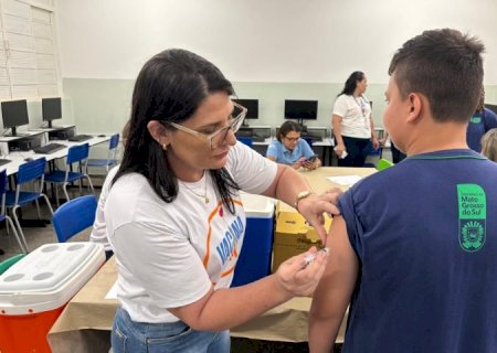 Estratégia Aluno Imunizado alcança adesão de 98,7% dos municípios e aplica mais de 30 mil doses