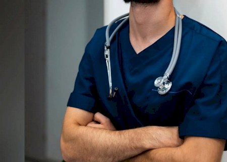 Lula torna exame obrigatório para médicos e cria nota mínima para exercício da profissão