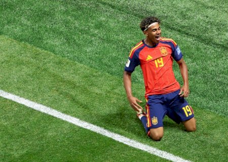 Yamal, Doué... e Johan Manzambi! Veja como está a corrida por prêmio de melhor jovem da Copa