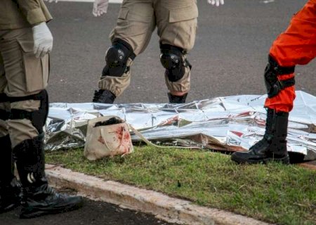 Gar&ccedil;onete morre ao bater motocicleta em poste de ilumina&ccedil;&atilde;o de ciclovia