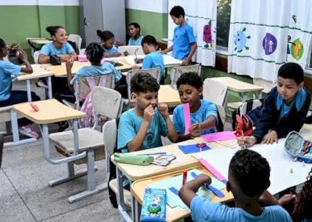Governo fixa em R$ 5,1 mil novo piso nacional do magistério