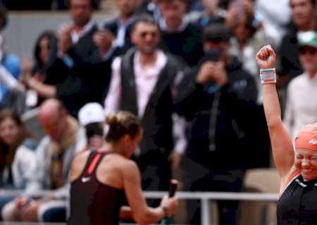 Russa Shnaider bate número 1 Sabalenka e vai à semi em Roland Garros