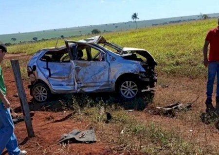 Veículo com duas pessoas capota na MS-316, entre Paraíso das Águas e Pouso Alto