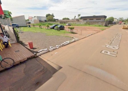 Homem encosta revólver no peito de mecânico em bar de Nioaque