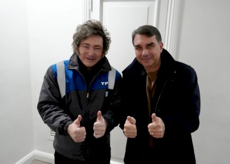 Milei e Flávio Bolsonaro se reúnem e citam "maré azul" no Brasil