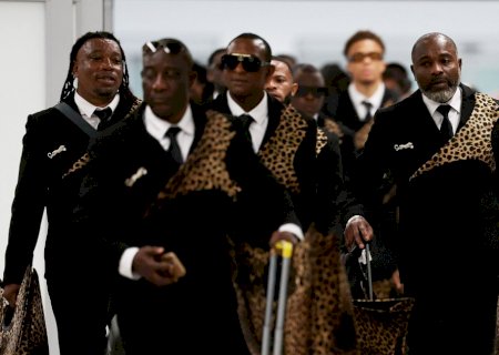 Delegação do Congo faz sucesso nas redes ao desembarcar nos EUA cheio de estilo