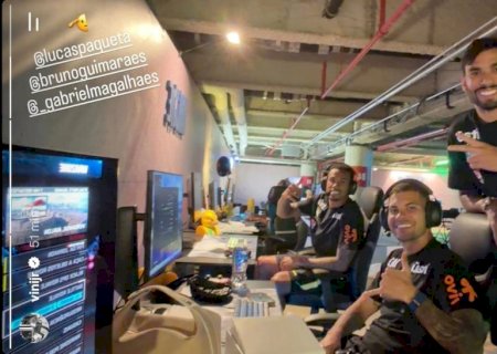 Vini Jr. registra momento de diversão em "lan house" da seleção brasileira