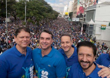 Flávio Bolsonaro, Tarcísio, Nunes, Jorge Messias e André Mendonça participam da Marcha para Jesus em SP