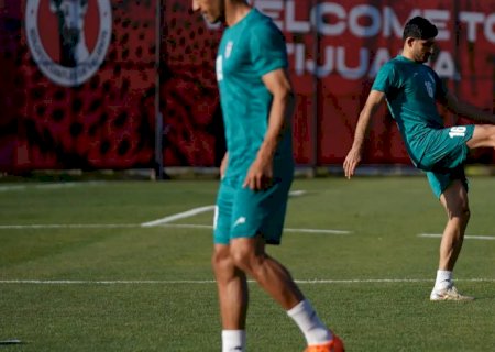 Em carta deixada em vestiário, seleção iraniana pede paz entre nações