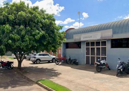 Sem insumos, Laboratório Central manda pacientes do SUS procurarem clínicas particulares