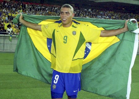 Site americano põe camisa do Brasil de 2002 entre as mais feias da história das Copas; veja lista