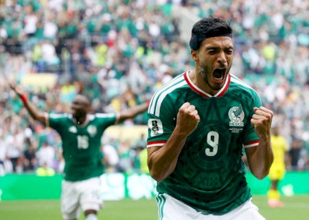 Entenda por que Raúl Jiménez, autor do segundo gol do México na Copa, usa proteção na cabeça