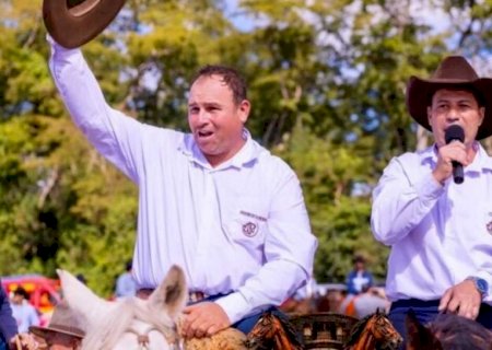 Cavalgada celebra aniversário e cortejo parou a cidade para saudar os 39 anos de Vicentina