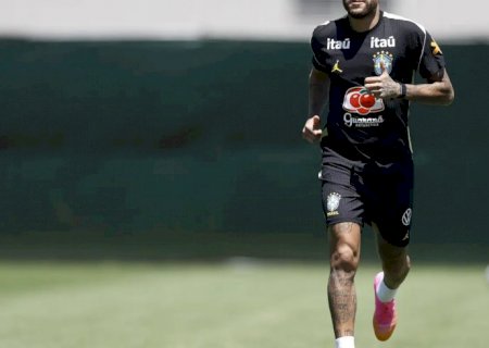 Neymar vai a campo pela primeira vez em treino da seleção brasileira