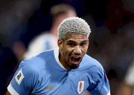 Zagueiro do Barcelona sente lesão muscular e se torna novo problema no Uruguai para a Copa