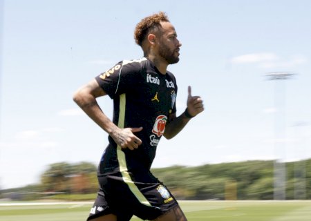 Neymar completa um mês sem jogar e tem etapas a cumprir para estrear na Copa