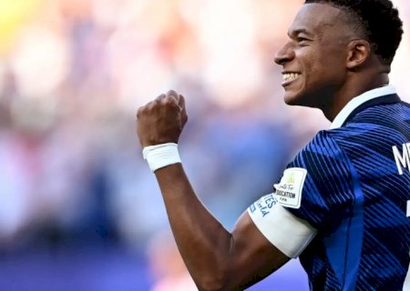 De pênalti, França vence retranca do Paraguai e se classifica na Copa