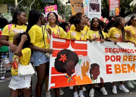 Julho das Pretas: mulheres negras marcham pelas ruas de todo país