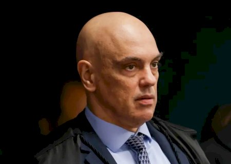 Moraes volta a pedir que PGR se manifeste sobre arma de Bolsonaro