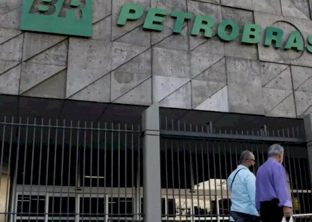Com alívio da guerra, Petrobras reduz preço do querosene de aviação