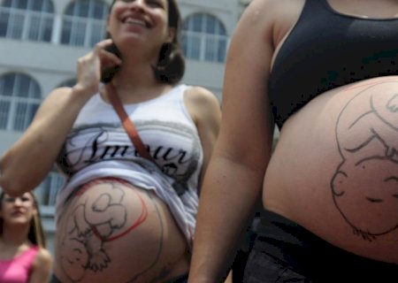 Fatores sociais e estruturais empurram mulheres para cesarianas