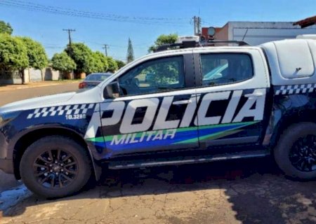 Motorista bêbado perde o controle de carro e cai em córrego em Paranaíba