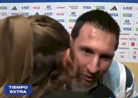Entenda por que Messi cumprimentou uma jornalista com beijo no rosto na zona mista
