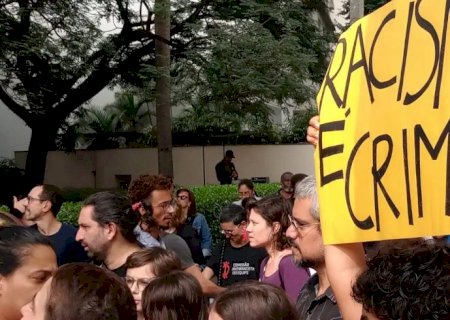 Justiça condena shopping paulista por discriminação racial