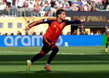 Herói da Espanha cresceu driblando os cachorros para jogar futebol e se tornou "tubarão" no Barcelona