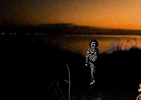 Exposição reelabora terror com obras de artistas LGBT+ em Fortaleza