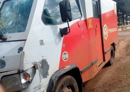 Assaltantes atacam carro-forte a tiros no Paraguai, mas blindado consegue fugir
