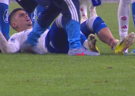 Atacante do Cruzeiro, Gabriel Pec se pronuncia após lesão grave na perna esquerda