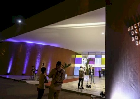 Festival de cinema de Brasília vive impasse; classe artística repudia