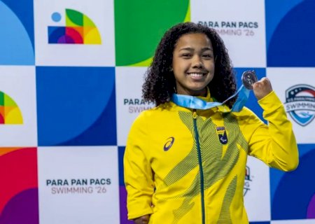 Nadadora Alessandra quebra recorde mundial