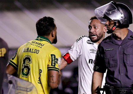Reinaldo cobra providências sobre cusparada de torcedor do Santos: "Nojento e vergonhoso"