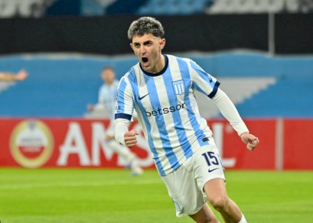 Santos negocia troca de Adonis Frías por Martirena, do Racing, e corre para derrubar transfer ban
