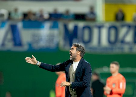 Artur Jorge reconhece jogo abaixo do Cruzeiro, mas pondera sobre desgaste: "Violento"