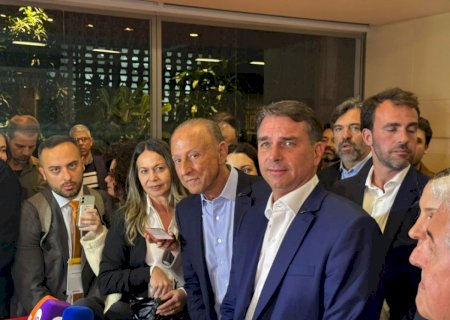 'Quem tem que prestar contas não sou eu', diz Flávio Bolsonaro sobre filme Dark Horse