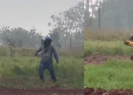 Homem bate no peito com facão enquanto ameaça fazendeiro durante invasão em Dourados (vídeo)